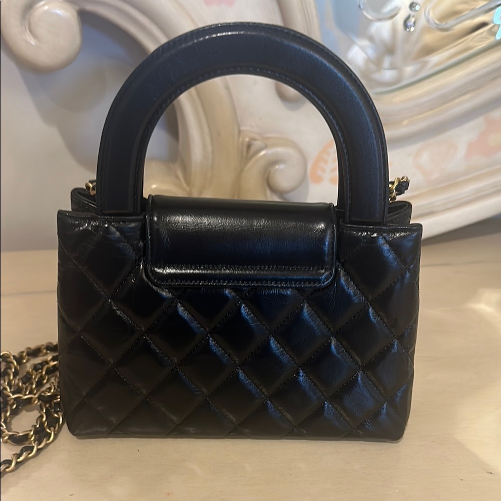Chanel Black Quilted Handbag - Picture 5 of 16